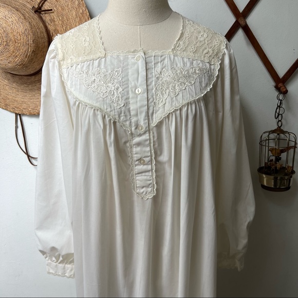 Vintage Cotton Cottagecore Nightgown - Picture 2 of 9